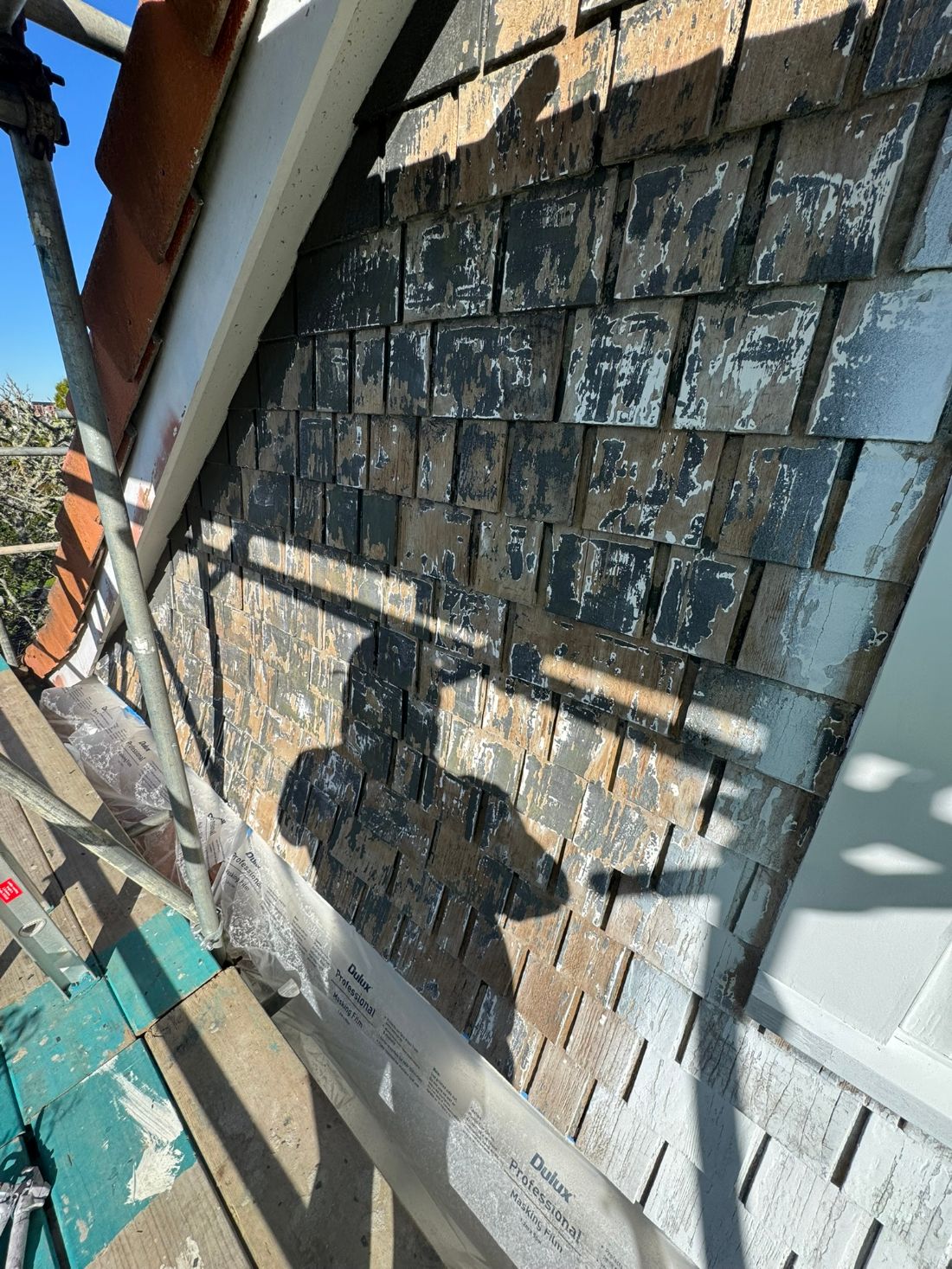 Weathered shingle cladding before painting